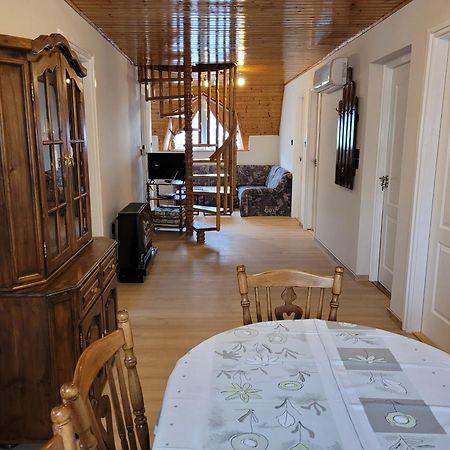 דירות זלקרוס Henrietta Apartmanhaz מראה חיצוני תמונה