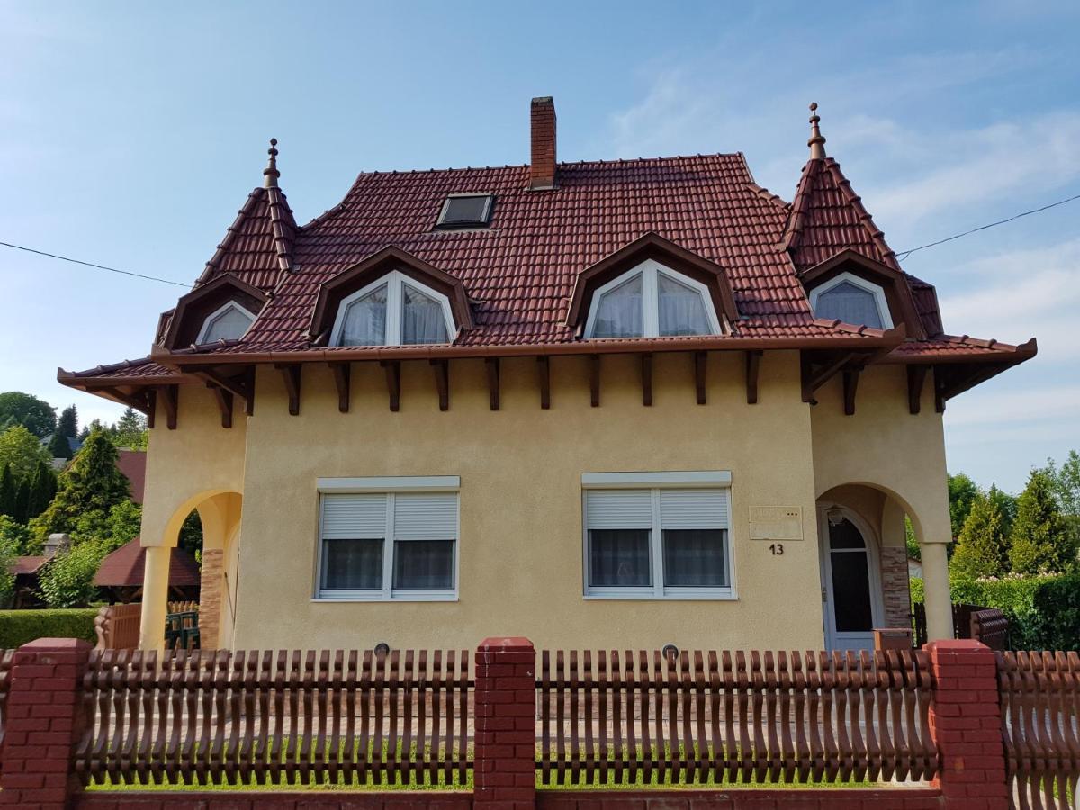 דירות זלקרוס Henrietta Apartmanhaz מראה חיצוני תמונה