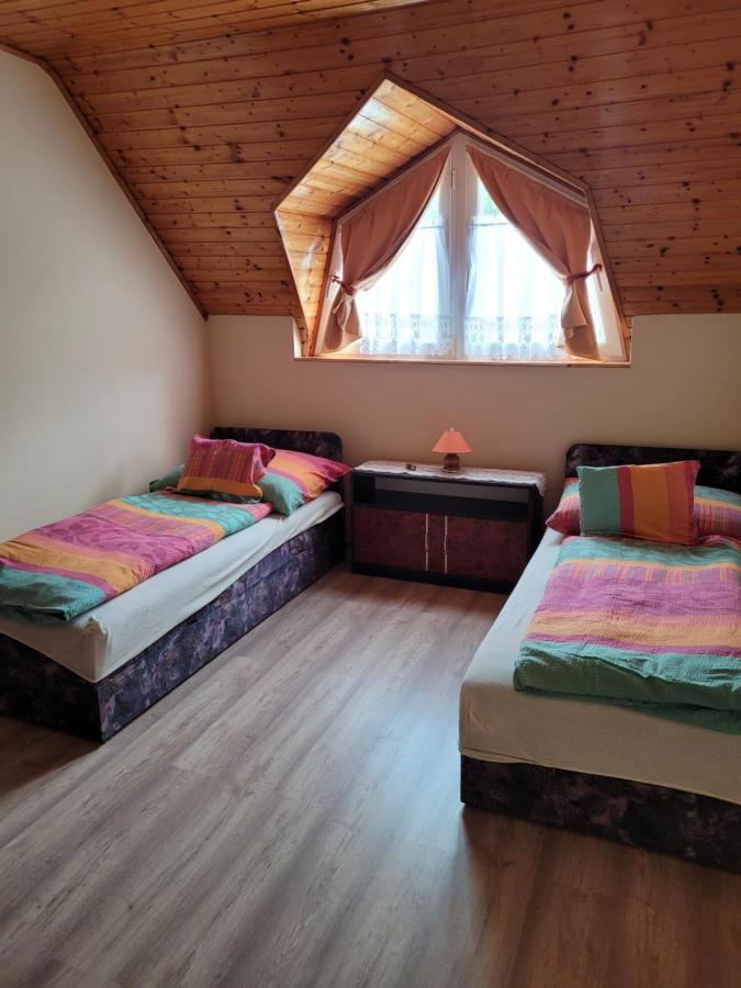 דירות זלקרוס Henrietta Apartmanhaz מראה חיצוני תמונה