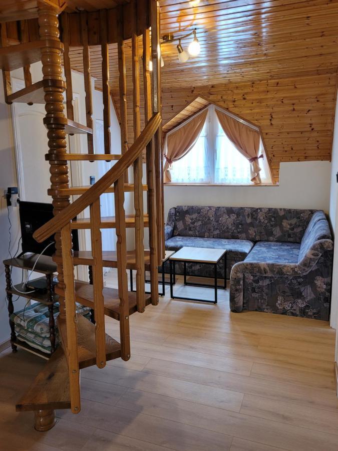 דירות זלקרוס Henrietta Apartmanhaz מראה חיצוני תמונה