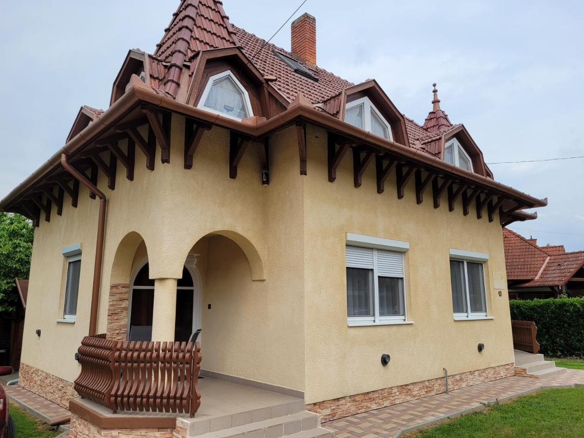 דירות זלקרוס Henrietta Apartmanhaz מראה חיצוני תמונה