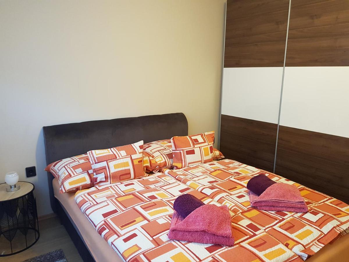 דירות זלקרוס Henrietta Apartmanhaz מראה חיצוני תמונה